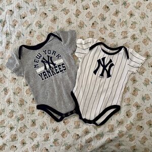 New York Yankees by Gen2 | Baby Bodysuit Set - Gray and White
